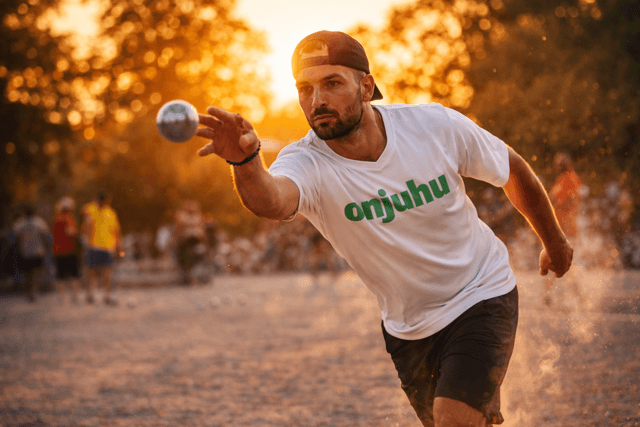 petanque action
